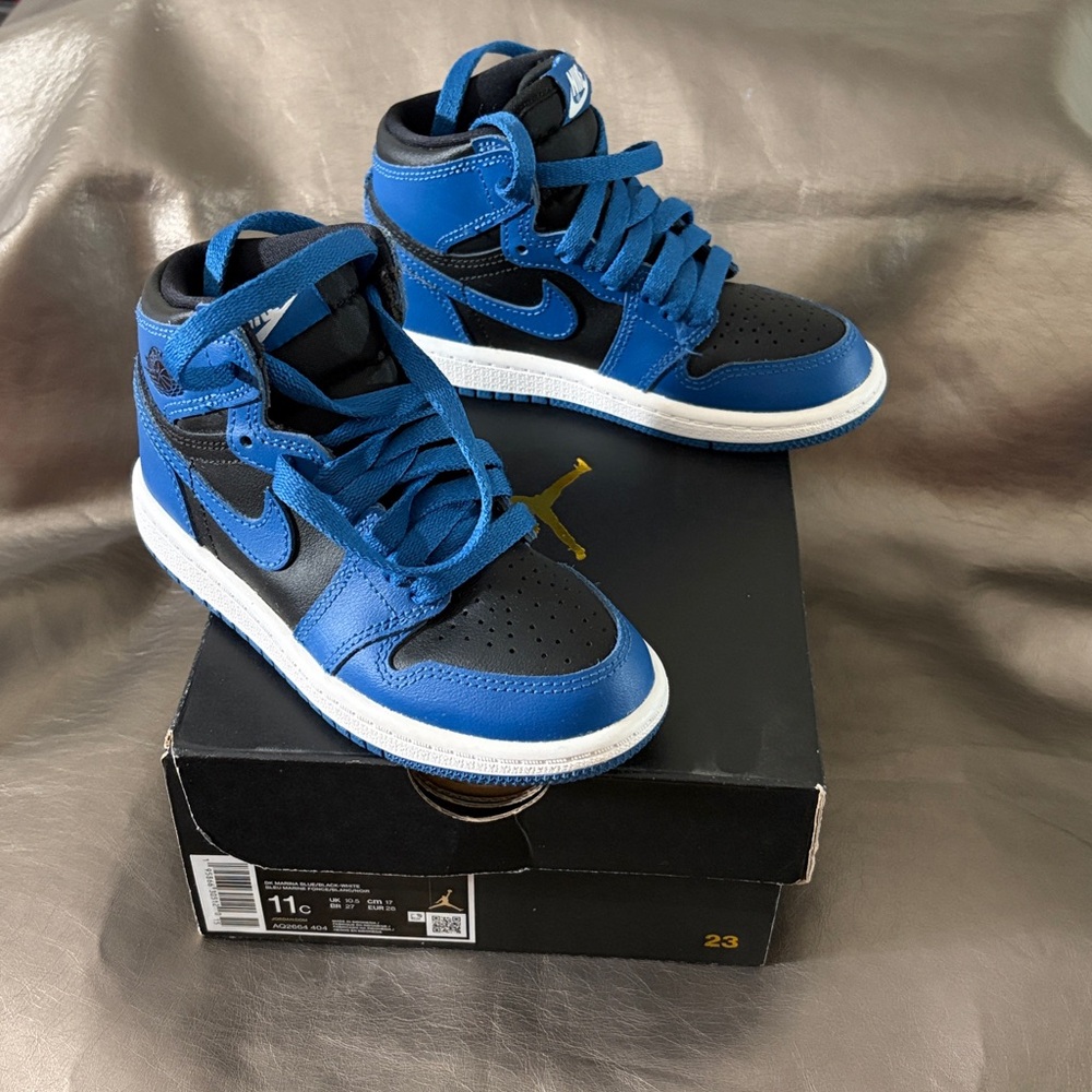 Kids 11c Jordan Retro High OG in Dark Marina Blue and Black